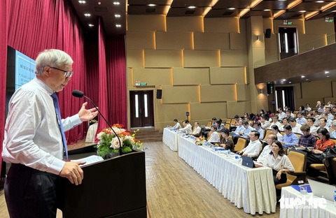 Nhiều vướng mắc trong đào tạo liên thông đại học- Ảnh 1. TS Trần Đức Cảnh đề nghị tổ chức lại hệ thống đại học và cao đẳng thành một, không phân chia như hiện nay - Ảnh: MINH GIẢNG