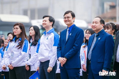 Bí thư thứ nhất Trung ương Đoàn Bùi Quang Huy và Chủ tịch Hội Sinh viên Việt Nam Nguyễn Minh Triết tới dự Đại hội Bí thư thứ nhất Trung ương Đoàn Bùi Quang Huy và Chủ tịch Hội Sinh viên Việt Nam Nguyễn Minh Triết tới dự đại hội chiều 18-12 - Ảnh: NAM TRẦN