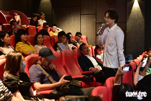 Hà Anh Tuấn hát bằng nỗi đau nhưng người nghe cười thanh thản, vậy là hạnh phúc- Ảnh 4. Ca sĩ Hà Anh Tuấn tại buổi ra mắt phim Những vết thương lành - Ảnh: T.T.D.