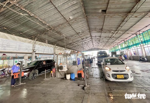 Dịp cuối năm, chủ xe cần 'tính toán' thời điểm đưa xe đi kiểm định- Ảnh 1. Sở Giao thông vận tải TP.HCM có nhiều khuyến cáo tránh ùn tắc đăng kiểm vào cuối năm - Ảnh: CHÂU TUẤN