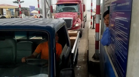 BOT Quảng Trị sắp tăng giá vé, có tương ứng chất lượng mặt đường?- Ảnh 1. Trạm BOT Quảng Trị sắp tăng giá vé - Ảnh: QUỐC NAM