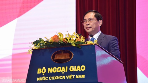 Ngoại giao kinh tế giúp thu hút FDI tăng 14,8%- Ảnh 1. Bộ trưởng Bộ Ngoại giao Bùi Thanh Sơn phát biểu tại Hội nghị Ngoại vụ toàn quốc lần thứ 21 - Ảnh: BAOQUOCTE.VN
