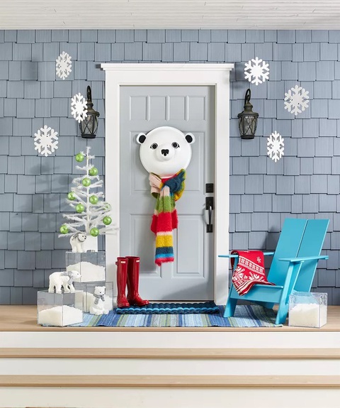 Làm nhanh góc Giáng sinh xinh xắn với đồ trang trí tự làm- Ảnh 2. Chú gấu Bắc Cực xinh xắn mang Giáng sinh về nhà - Ảnh: BHG
