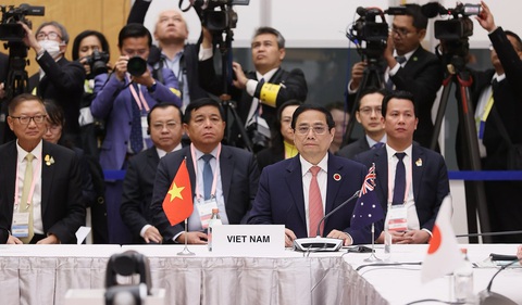 Thủ tướng Phạm Minh Chính nêu loạt đề xuất để châu Á phát thải ròng bằng 0- Ảnh 3. Thủ tướng Phạm Minh Chính dự hội nghị AZEC - Ảnh: TTXVN