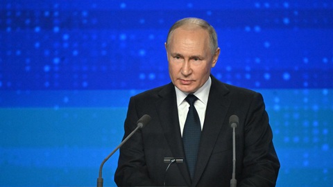 Đảng Nước Nga thống nhất ủng hộ ông Putin tái tranh cử tổng thống- Ảnh 1. Tổng thống Nga Vladimir Putin tại đại hội lần thứ XXI của Đảng Nước Nga thống nhất hôm 17-12 - Ảnh: RIA NOVOSTI