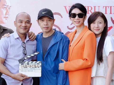 (Từ trái sang) Đạo diễn Nguyễn Ngọc Lâm, diễn viên Thái Hòa, nhà sản xuất Xuân Lan, diễn viên Uyển Ân - Ảnh: ĐPCC (Từ trái sang) Đạo diễn Nguyễn Ngọc Lâm, diễn viên Thái Hòa, nhà sản xuất Xuân Lan, diễn viên Uyển Ân - Ảnh: ĐPCC