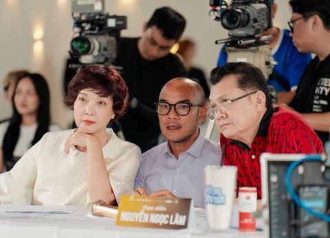 NSND Lê Khanh và NSƯT Hữu Châu từng tham gia chấm casting cho bộ phim Vũ trụ tiểu tam - Ảnh: ĐPCC NSND Lê Khanh và NSƯT Hữu Châu từng tham gia chấm casting cho bộ phim Vũ trụ tiểu tam - Ảnh: ĐPCC