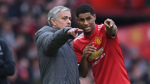 HLV Mourinho: Tôi từng bị cáo buộc bắt nạt cầu thủ khi còn ở Man United- Ảnh 1. Mourinho thời còn làm huấn luyện viên của Manchester United - Ảnh: REUTERS