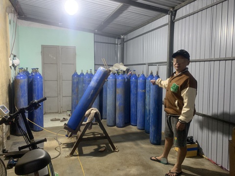 Buôn bán 'khí cười', lấy nhà vợ làm kho cất giấu- Ảnh 1. Buôn bán 'khí cười', lấy nhà vợ làm kho cất giấu - Ảnh 1.