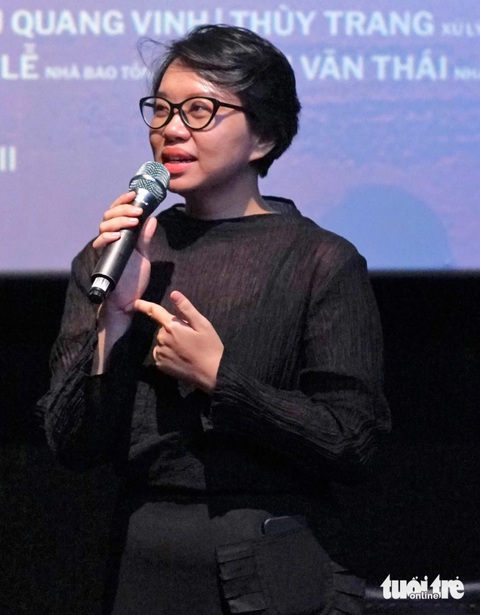 Hà Anh Tuấn hát bằng nỗi đau nhưng người nghe cười thanh thản, vậy là hạnh phúc- Ảnh 2. Đạo diễn Lan Nguyên tại buổi ra mắt Những vết thương lành - Ảnh: H.VY