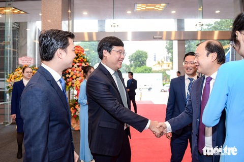 Anh Lê Quốc Phong - bí thư Tỉnh ủy Đồng Tháp, nguyên bí thư thứ nhất Trung ương Đoàn, nguyên chủ tịch Trung ương Hội Sinh viên Việt Nam đến dự Đại hội - Ảnh: NAM TRẦN Anh Lê Quốc Phong - bí thư Tỉnh ủy Đồng Tháp, nguyên bí thư thứ nhất Trung ương Đoàn, nguyên chủ tịch Trung ương Hội Sinh viên Việt Nam (bên trái) - đến dự Đại hội