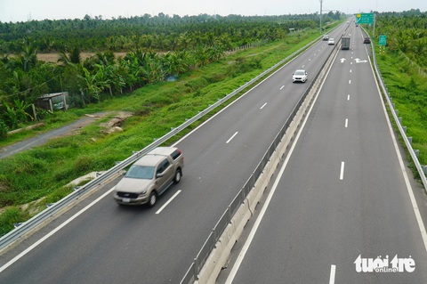 Sẽ điều chỉnh tốc độ trên cao tốc Trung Lương - Mỹ Thuận lên 90km/h- Ảnh 1. Cao tốc Trung Lương - Mỹ Thuận hiện chỉ cho xe chạy tốc độ tối đa 80km/h - Ảnh: MẬU TRƯỜNG
