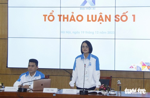 Bàn cách để phong trào sinh viên gắn liền với thực tiễn- Ảnh 1. Chị Trần Thu Hà, phó chủ tịch Trung ương Hội Sinh viên Việt Nam, chủ tịch Hội Sinh viên Việt Nam TP.HCM, cùng đoàn chủ trì tại tổ thảo luận số 1 - Ảnh: CÔNG TRIỆU