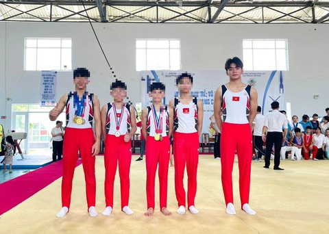 769 triệu đồng ủng hộ VĐV Nguyễn Minh Triết giành giật sự sống- Ảnh 1. VĐV Nguyễn Minh Triết (bìa phải) đang trong cơn nguy kịch sau tai nạn khi tập luyện - Ảnh: TDDC VN