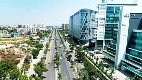 Một góc đường vành đai ngoài (ORR) ở thành phố Bengaluru, Ấn Độ, nơi đặt văn phòng của các công ty lớn như Microsoft, Intel, Goldman Sachs... - Ảnh: PTI Một góc đường vành đai ngoài (ORR) ở thành phố Bengaluru, Ấn Độ, nơi đặt văn phòng của các công ty lớn như Microsoft, Intel, Goldman Sachs... - Ảnh: PTI