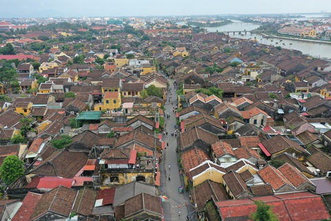 Hàng trăm doanh nghiệp, hộ kinh doanh ở Hội An bị ngân hàng kiện ra tòa- Ảnh 1. Phố cổ Hội An hiện vẫn chưa phục hồi được lượng khách truyền thống, khiến kinh doanh du lịch rất khó khăn - Ảnh: B.D.