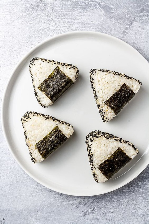 Món Onigiri truyền thống Món Onigiri truyền thống