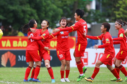 Niềm vui của các cô gái Hà Nội I sau chiến thắng 3-1 trước Thái Nguyên T&T - Ảnh: TSB Niềm vui của các cô gái Hà Nội I sau chiến thắng 3-1 trước Thái Nguyên T&T - Ảnh: TSB
