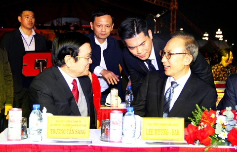 Nguyên chủ tịch nước Trương Tấn Sang và cựu tổng thống Hàn Quốc Lee Myung Bak tại sự kiện ở Thái Bình vào ngày 1-12-2023 - Ảnh: T.KIÊN Nguyên chủ tịch nước Trương Tấn Sang và cựu tổng thống Hàn Quốc Lee Myung Bak tại sự kiện ở Thái Bình vào ngày 1-12-2023 - Ảnh: T.KIÊN