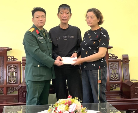 Hoàn cảnh quá khó khăn của gia đình vận động viên thể dục dụng cụ Nguyễn Minh Triết- Ảnh 2. Ngành thể thao Quân Đội thăm hỏi, động viên gia đình Nguyễn Minh Triết - Ảnh: TDDC VN