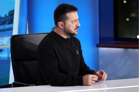 Tổng thống Zelensky gặp gỡ giới truyền thông vào ngày 12-12-2023 tại Washington, DC. - Ảnh: KYIV INDEPENDENT Tổng thống Zelensky gặp gỡ giới truyền thông vào ngày 12-12-2023 tại Washington, DC. - Ảnh: KYIV INDEPENDENT