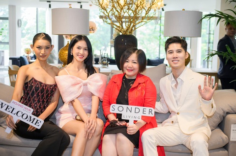 Siêu mẫu Anh Thư hội ngộ “bà trùm thời trang” và trò cưng Tú Anh (Quán quân The Face Vietnam 2023). Siêu mẫu Anh Thư hội ngộ “bà trùm thời trang” và trò cưng Tú Anh (quán quân The Face Vietnam 2023).