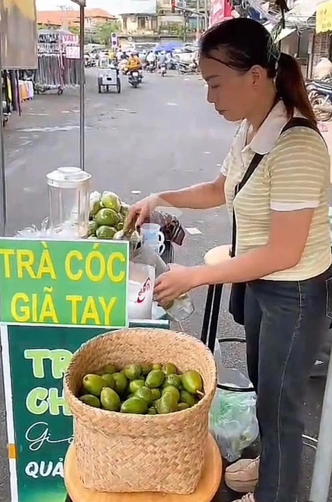 Ảnh vui 2-12: 'Tới công chuyện' với mấy trái cóc rồi!- Ảnh 1. Tôi "chìm" trong trend!