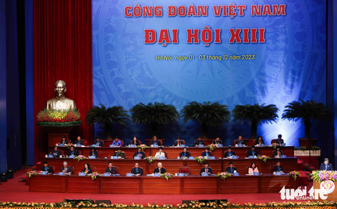 Tổng bí thư Nguyễn Phú Trọng dự Đại hội XIII Công đoàn Việt Nam- Ảnh 6. Đại hội XIII Công đoàn Việt Nam, nhiệm kỳ 2023-2028, xác định 3 đột phá chiến lược, trong đó đối thoại, thương lượng tiền lương, tiền thưởng, thời giờ làm việc được xếp đầu tiên - Ảnh: NGUYỄN KHÁNH