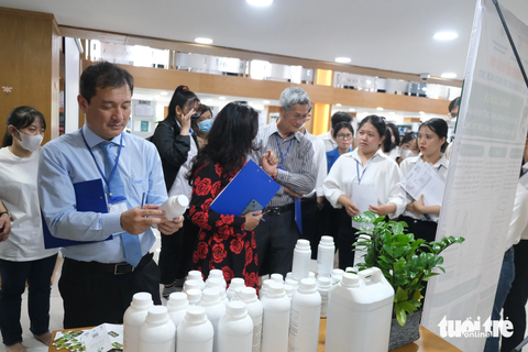 Gen Z gây bất ngờ trong sáng tạo chế biến nông sản- Ảnh 1. Nhiều ý tưởng của sinh viên trong chế biến và bảo quản sản phẩm sau thu hoạch - Ảnh: NGỌC PHƯỢNG