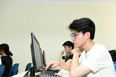 Sáng mai, 3.000 thí sinh thi đánh giá tư duy, mở màn mùa thi tuyển năm 2024- Ảnh 1. Thí sinh tham dự kỳ thi đánh giá tư duy năm 2023 - Ảnh: ĐHBKHN