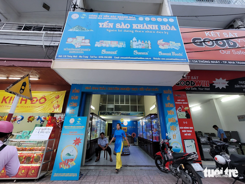 Lãnh đạo Khánh Hòa sốt ruột vì đấu giá nhà, đất công đắc địa ở Nha Trang quá chậm- Ảnh 1. Nhà số 136 Thống Nhất (TP Nha Trang), một trong 20 lô đất sẽ được bán đấu giá, đang cho doanh nghiệp thuê - Ảnh: TRẦN HƯỚNG