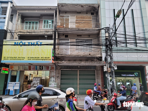 Lãnh đạo Khánh Hòa sốt ruột vì đấu giá nhà, đất công đắc địa ở Nha Trang quá chậm- Ảnh 3. Cơ sở nhà đất số 155 Thống Nhất là 1 trong 20 lô "đất vàng" sẽ được đấu giá quyền sử dụng đất đã xuống cấp - Ảnh: TRẦN HƯỚNG