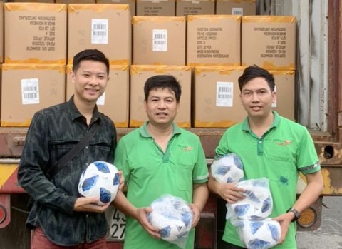 VFF đã tiếp nhận hơn 50.000 trái bóng FIFA hỗ trợ để phát triển bóng đá học đường tại Việt Nam. Ảnh: VFF VFF đã tiếp nhận hơn 50.000 trái bóng FIFA hỗ trợ để phát triển bóng đá học đường tại Việt Nam - Ảnh: VFF