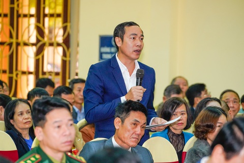 Dự án lấn biển gặp khó vì thiếu quy hoạch không gian biển- Ảnh 2. Cử tri huyện Cát Hải bày tỏ sớm thông qua quy hoạch không gian biển quốc gia để công tác quản lý đạt hiệu quả tốt hơn - Ảnh: Đ.THANH