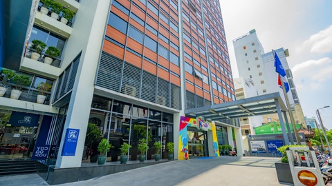 Nữ sinh viên Đại học Hoa Sen đánh bạn tại lớp, đòi đuổi việc giảng viên- Ảnh 1. Trường đại học Hoa Sen buộc thôi học sinh viên đánh bạn ngay tại lớp học - Ảnh: HSU