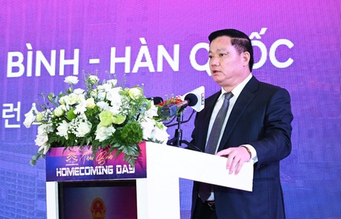 Cựu tổng thống Hàn Quốc kêu gọi doanh nghiệp về Thái Bình ‘làm tổ’- Ảnh 3. Ông Nguyễn Khắc Thận - chủ tịch UBND tỉnh Thái Bình - khẳng định tỉnh này luôn tạo điều kiện thuận lợi nhất cho các doanh nghiệp vào đầu tư - Ảnh: T.THẮNG