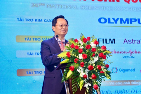 Báo động các loại ung thư liên quan đến đường tiêu hóa ngày càng trẻ hóa- Ảnh 1. Giáo sư Mai Hồng Bàng - chủ tịch Hội Khoa học tiêu hóa Việt Nam, phát biểu tại hội nghị - Ảnh: T.C.