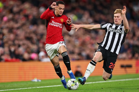Newcastle (phải) có lợi thế sân nhà nhưng kiệt quệ thể lực - Ảnh: REUTERS Newcastle (phải) có lợi thế sân nhà nhưng kiệt quệ thể lực - Ảnh: REUTERS