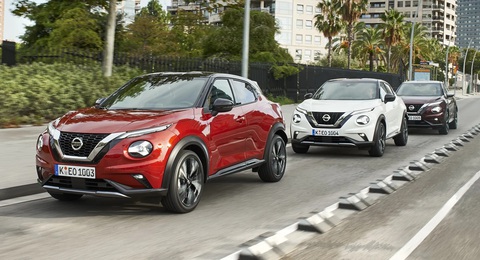 Nissan công bố 'đinh ba' xe điện, sản xuất tại Anh- Ảnh 1. Ngoài những dòng xe điện hoàn toàn mới như Ariya, Nissan cũng muốn chuyển đổi đội hình sẵn có sang xe điện nhanh nhất có thể - Ảnh: Carscoops