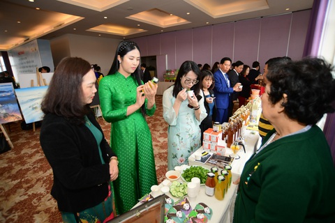 Trưng bày các sản phẩm du lịch nổi bật, đặc sản từ các gian hàng OCOP, sản phẩm đặc sản của thành phố Đà Lạt tại hội thảo Phát triển xanh, không thể tổn hại những yếu tố làm nên Đà Lạt- Ảnh 10.