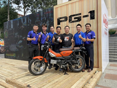 Xe cào cào Yamaha PG-1 chốt giá rẻ giật mình: 30,4 triệu đồng, rẻ hơn nhiều so với đối thủ- Ảnh 3. Yên xe cao 795mm, phù hợp với thể trạng của đa số người Việt. Yên xe thiết kế phẳng, nhưng được tách đôi cho người lái và người ngồi phía sau. Đèn pha và đèn hậu tròn, sử dụng bóng halogen. Dưới yên là bình xăng 5,1 lít, không có không gian chứa đồ - Ảnh: MINH TÂM