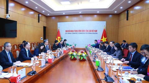 Ông Lê Hoài Trung tiếp ông Vương Nghị sáng 2-12 tại trụ sở Ban đối ngoại Trung ương - Ảnh: TTXVN Việt Nam - Trung Quốc nhất trí không ngừng làm sâu sắc mối quan hệ Đối tác hợp tác chiến lược toàn diện - Ảnh: TTXVN