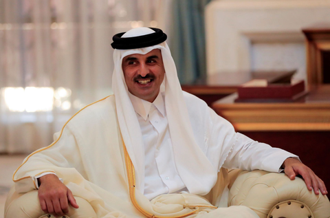 10 gia tộc giàu nhất thế giới năm 2023- Ảnh 6. Tiểu vương Tamim bin Hamad al-Thani trong buổi lễ chào đón Tổng thống Iraq Barham Salih vào ngày 28-8-2021 - Ảnh: REUTERS