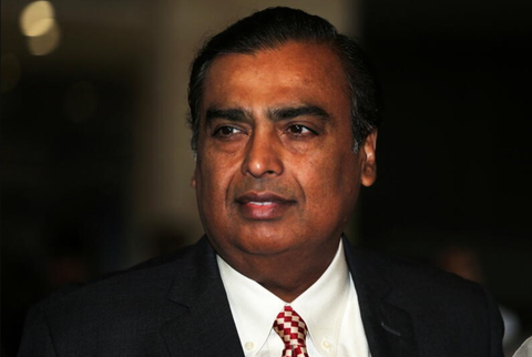 10 gia tộc giàu nhất thế giới năm 2023- Ảnh 9. Ông Mukesh Ambani xuất hiện tại cuộc họp thường niên của Công ty Reliance Industries vào ngày 5-7-2018 - Ảnh: REUTERS