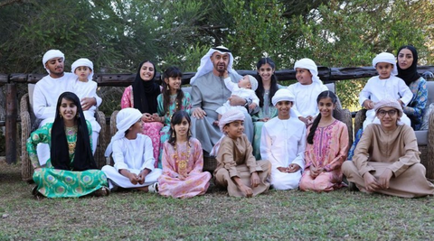 Tổng thống UAE Mohamed bin Zayed Al Nahyan - người đứng đầu gia tộc Nahyan, chụp hình cùng gia đình - Ảnh: INSTAGRAM Tổng thống UAE Mohamed bin Zayed Al Nahyan - người đứng đầu gia tộc Nahyan - chụp hình cùng gia đình - Ảnh: INSTAGRAM