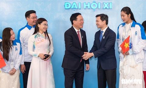 Chủ tịch nước Võ Văn Thưởng trao đổi cùng cán bộ Hội và sinh viên dự Đại hội toàn quốc Hội Sinh viên Việt Nam lần XI - Ảnh: NAM TRẦN Chủ tịch nước Võ Văn Thưởng trao đổi cùng cán bộ Hội và sinh viên dự Đại hội toàn quốc Hội Sinh viên Việt Nam lần XI - Ảnh: NAM TRẦN