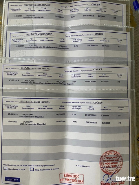 Công ty cầm đồ làm sổ tiết kiệm, chi nhánh Ngân hàng Nhà nước khuyến cáo- Ảnh 3. Loạt giấy chứng nhận tiết kiệm mà Công ty cổ phần tài chính VietNamCapital cấp cho người dân - Ảnh: TRƯỜNG TRUNG