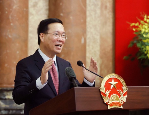 Chủ tịch nước phong hàm đại sứ cho 20 nhà ngoại giao- Ảnh 2. Chủ tịch nước Võ Văn Thưởng phát biểu tại cuộc gặp mặt - Ảnh: TTXVN