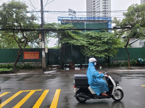 Khu đất số 02 đường Hoàng Hoa Thám (TP Nha Trang, Khánh Hòa) dự kiến triển khai dự án Trung tâm hội nghị - tiệc cưới và nhà khách cán bộ công nhân viên Sabeco bị chậm tiến độ - Ảnh: TRẦN HƯỚNG