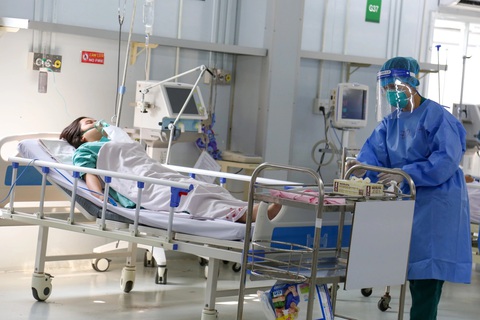 TP.HCM ban hành kế hoạch kiểm soát, quản lý bền vững dịch COVID-19- Ảnh 1. Buổi diễn tập kích hoạt cho Bệnh viện dã chiến số 13 (huyện Bình Chánh) với quy mô 100 giường hồi sức tích cực hồi đầu năm 2023 - Ảnh: PHƯƠNG QUYÊN